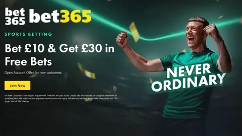 “枪手3-2惊险击败曼联，青训军团联手逆袭！阿森纳冠军之路再进一步！”